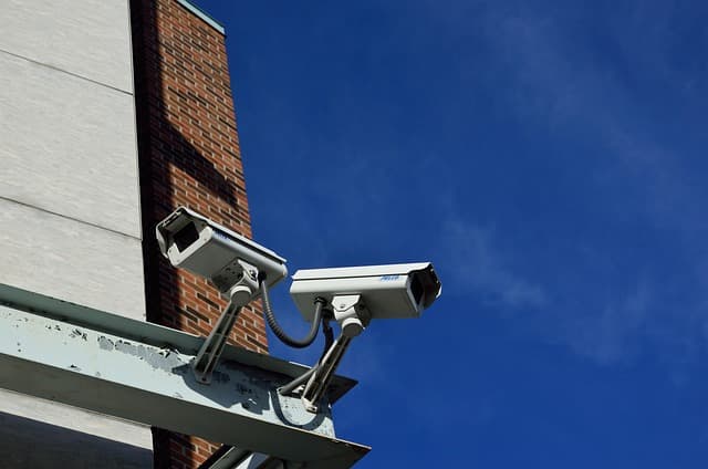 Cómo elegir un servicio de seguridad integral para tu negocio
